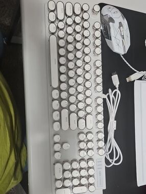 White Retro Mechanical Keyboard with Round Keys — USB Wired